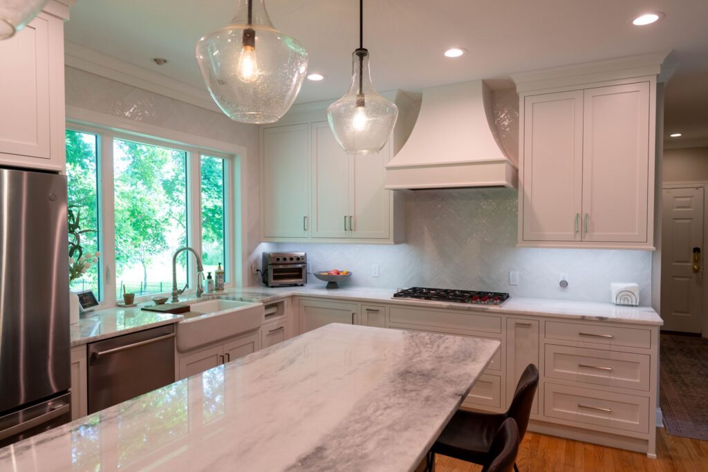 white range hod with marble countertops in a kitchen